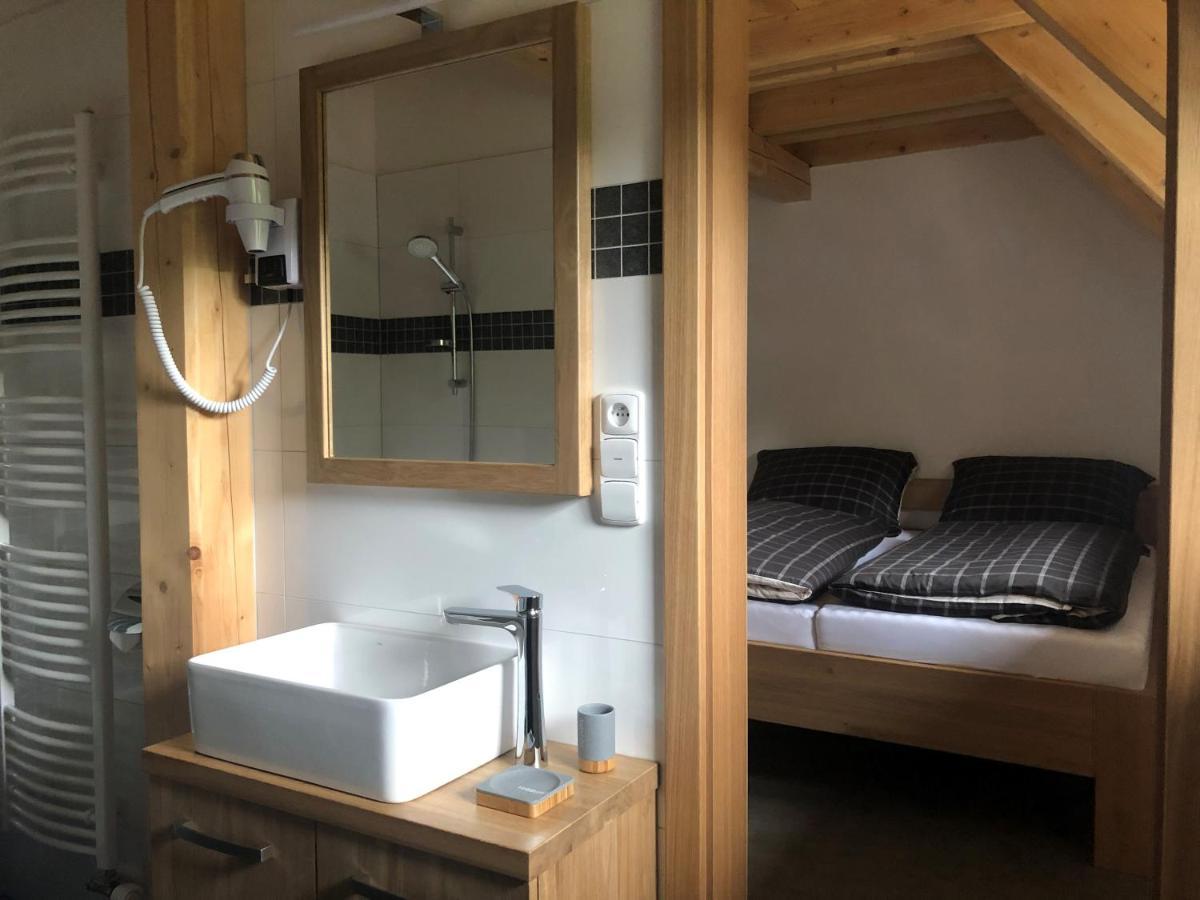 Kamenacka Myslivna Hotel Moravany  Ngoại thất bức ảnh